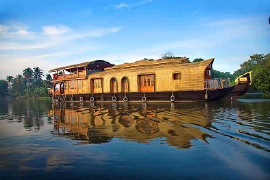 backwater honeymoon packages in kerala
